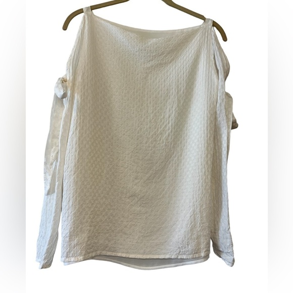 Club Monaco Open Shoulder Long Sleeve Blouse - Picture 4 of 10